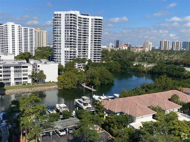 Building Photo - 3530 Mystic Pointe Dr Unit 1109 Rental