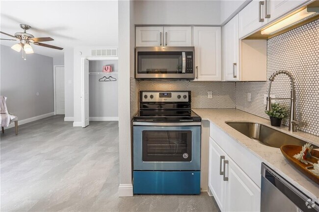 Building Photo - 1840 Burton Dr Unit 202 Rental