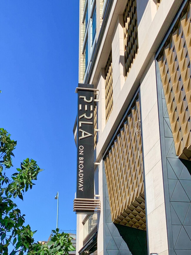 Photo - 400 S Broadway