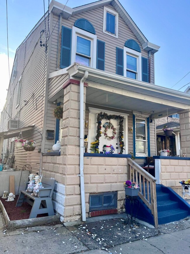 Photo - 115 Anderson St Unit B