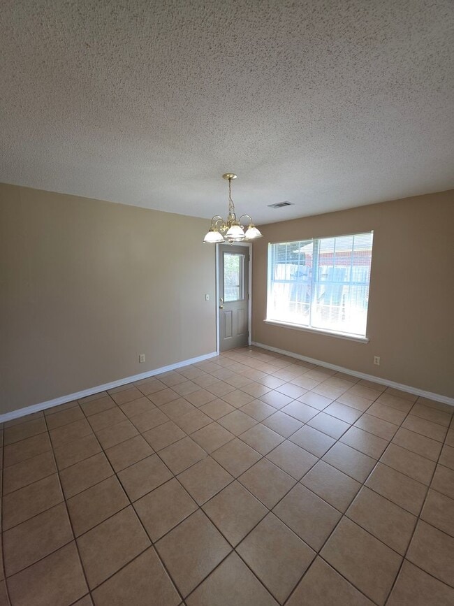 Photo - 1303 E 13th St