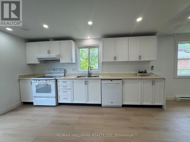 Photo - 321 Sunnidale Rd