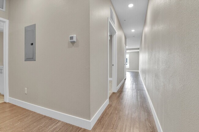 Photo - $1,695 - 1 Bed, 1 Bath Condo with In Unit ... Unidad #306