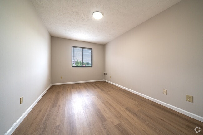 3HAB, 2BA (renovado) - 1,165 pies cuadrados - Habitación