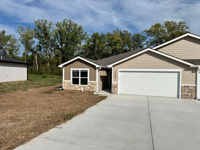 Building Photo - BRAND NEW 3-bedroom Duplex in Irvine Acres! Rental