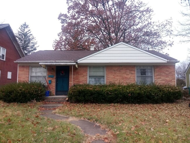 Building Photo - PRELEASING for AUGUST! Close to Campus