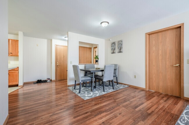 1BR, 1BA - 780SF - Living Room