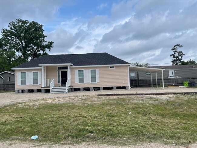 Photo - 21878 Russell Dr
