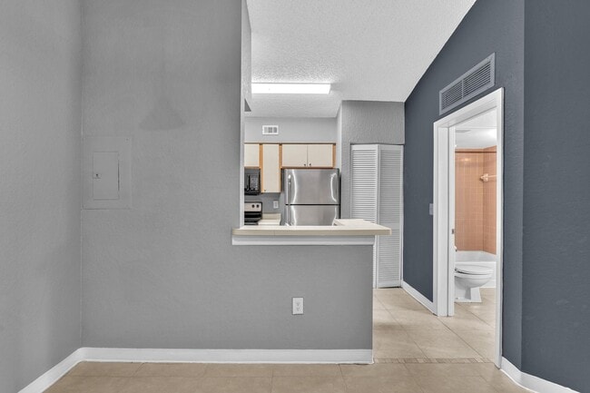 Photo - 2850 N Oakland Forest Dr