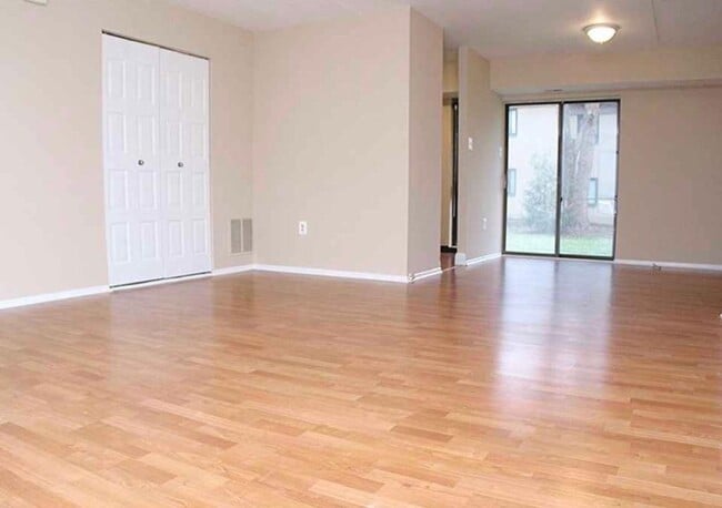 Photo - 217 James Ct