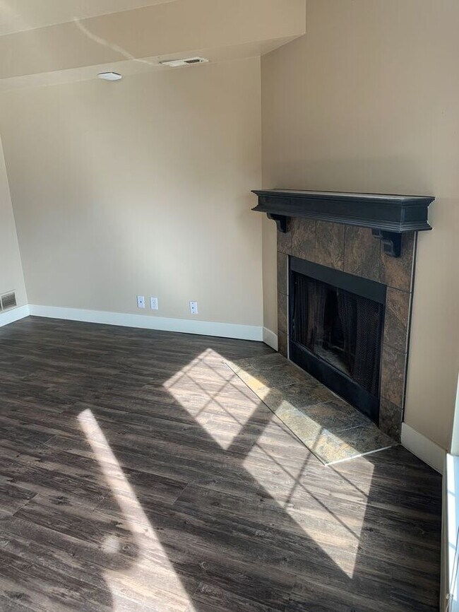 Photo - Spacious 2 Bed 1.5 Bath Townhome in Murray!