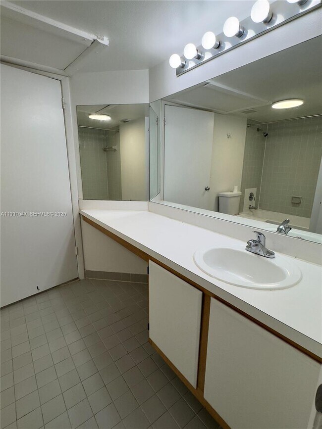 Photo - 2861 N Oakland Forest Dr Unit 301