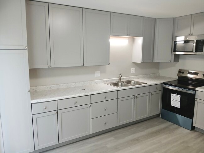Photo - 746 Oakton Rd