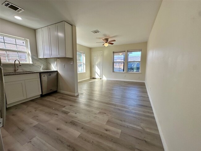 Photo - 5024 Jefferson St