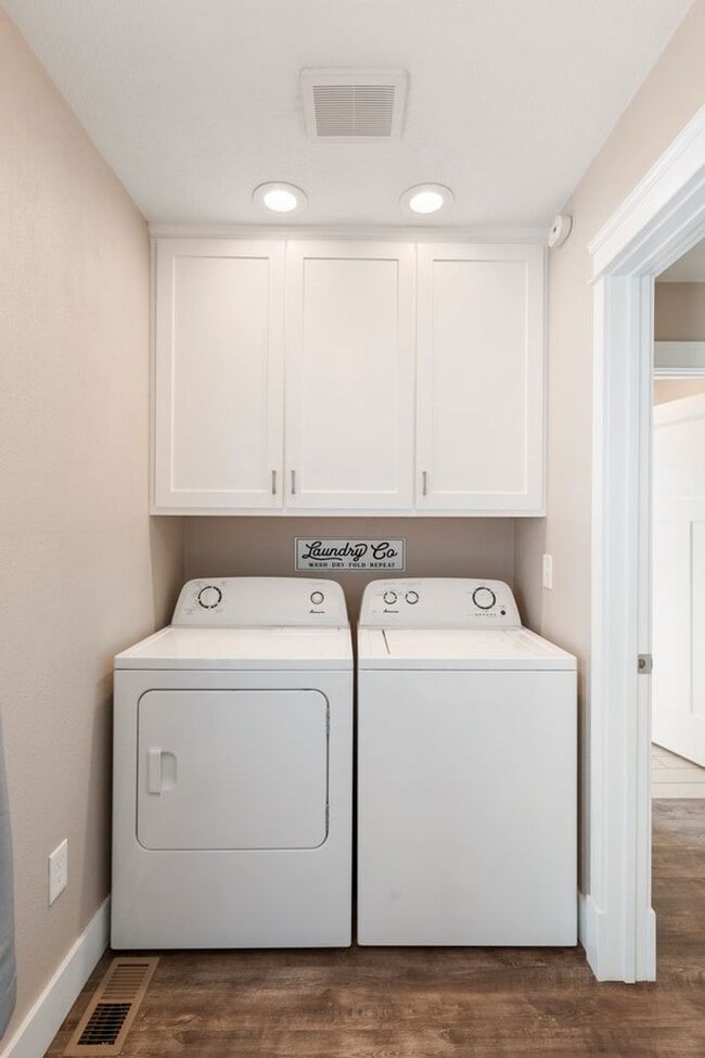 Photo - 418 E Hawthorne Rd