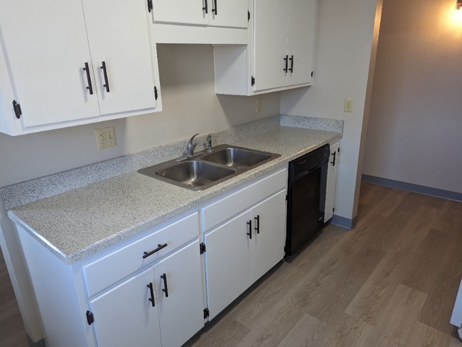 Photo - 515 E Bradley St