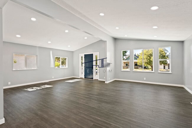 Photo - 2060 Jefferson Ave