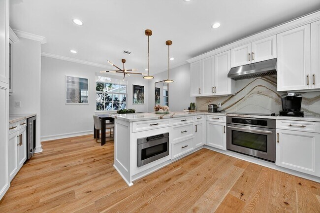 Photo - 121 Lily Ln