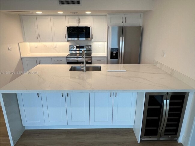 Building Photo - 6484 Miami Lakes Dr