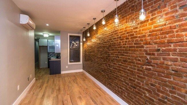 Photo - 1319 Halsey St Unit #2L