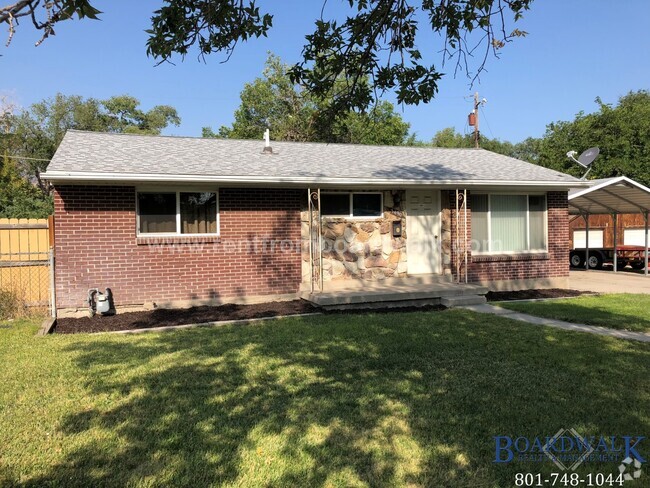 Building Photo - Charming Brick Rambler Rental