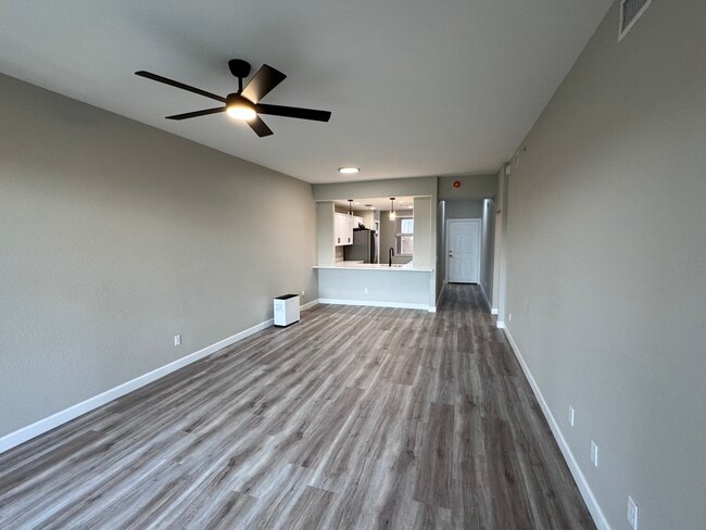 Building Photo - 819 Fairwaycove Ln Unit 103