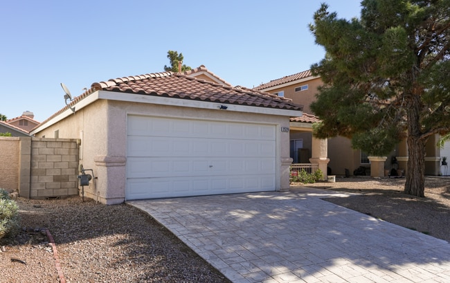 Building Photo - 3 BD 2 BTH SINGLE STORY FOR RENT IN GREEN VALLEY! * COMING SOON *