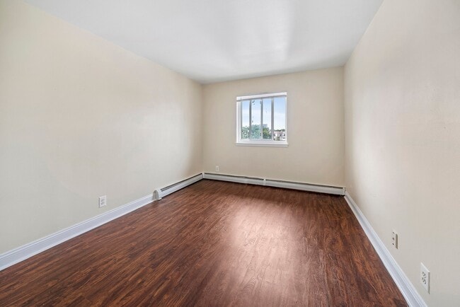 Photo - Virginia Arms Apartments