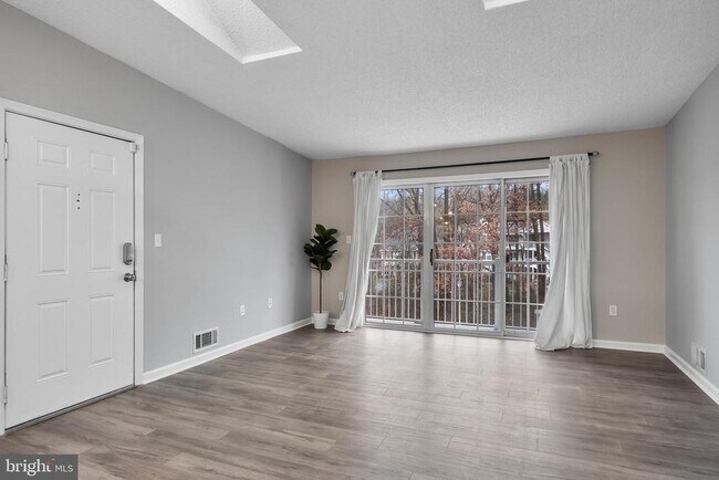 Photo - 98 Chambord Ct