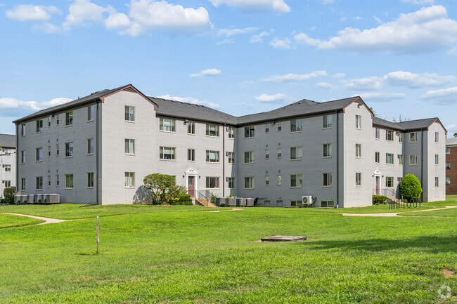 Building Photo - Parkwood Apartments