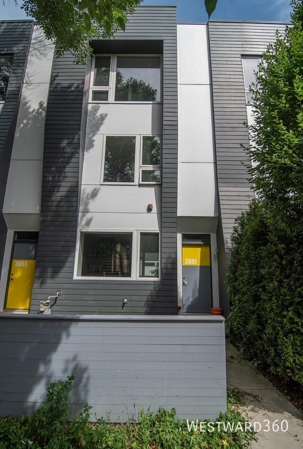 Building Photo - 2651 N Hamlin-20