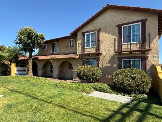 Building Photo - Charming 1 Bedroom Condo in Gated Chula Vista Community with Pool and Parking! Unit 15