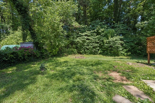 Photo - Beautiful 2 Levels Detached Home, with lots of upgrades.
