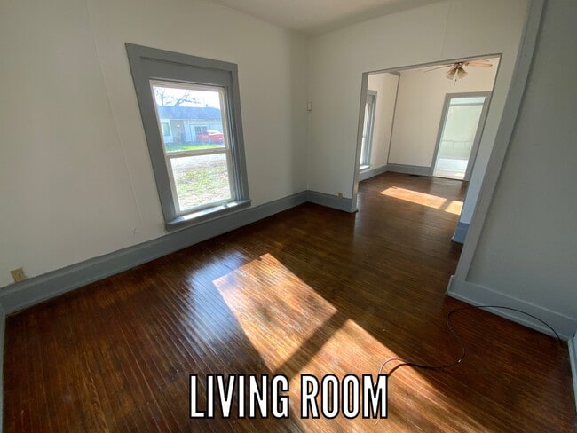 Photo - 1308 Lape St