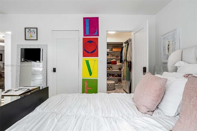Building Photo - 9195 Collins Ave Unit 1104
