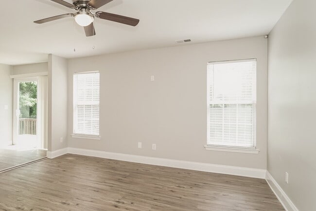 Photo - 1733 Josie St