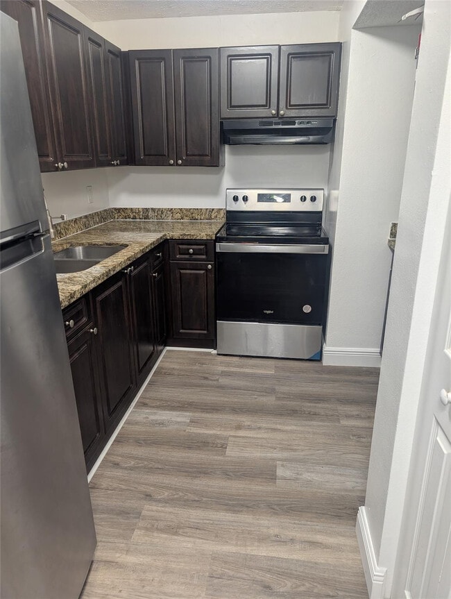 Building Photo - 5820 NW 17th Pl Unit 201