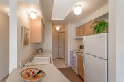 2BR, 1BA - 902 SF