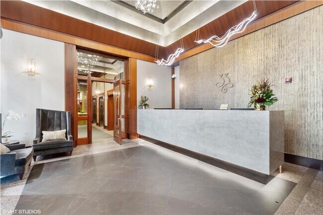 33 W Ontario St Unit 16I