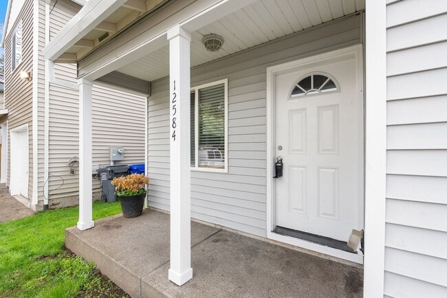 Photo - Beautiful 4bed/2.5bath - 1/2 OFF First months rent!