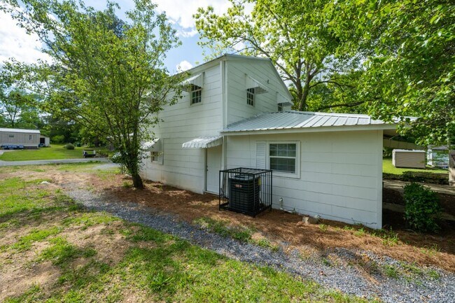 Photo - 3 Bedroom/2 Bath Move in Ready!