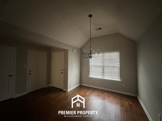 Photo - 9319 Eckley Cove