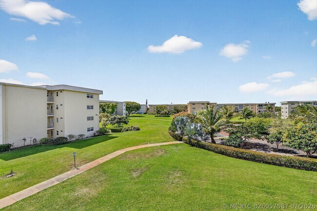 2615 NE 1st Ct Unit 312