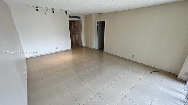 Photo - 20500 W Country Club Dr Unit 204