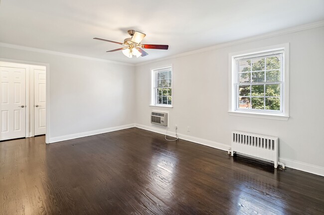 Photo - Mary Ann Apartments
