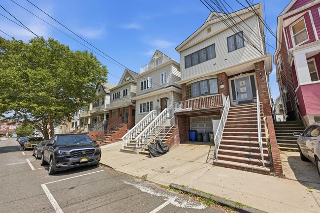 Photo - 129 W 28th St Unit 1