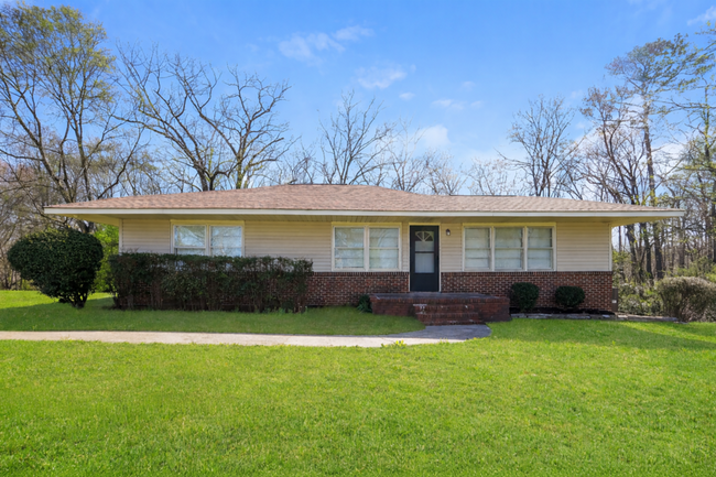 Building Photo - Charming and newly updated 3BR 1 Bath home in the heart of Center Point!