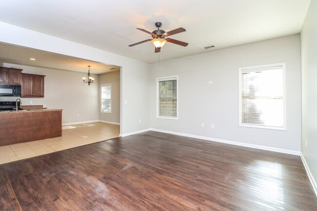 Photo - 522 Broughton Dr