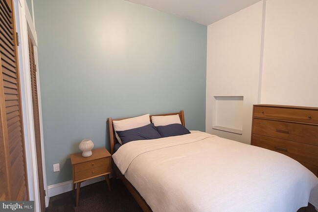 Photo - 826 N Woodstock St Unit 1