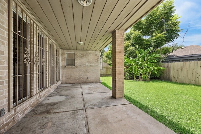 Photo - 7618 Bankside Dr